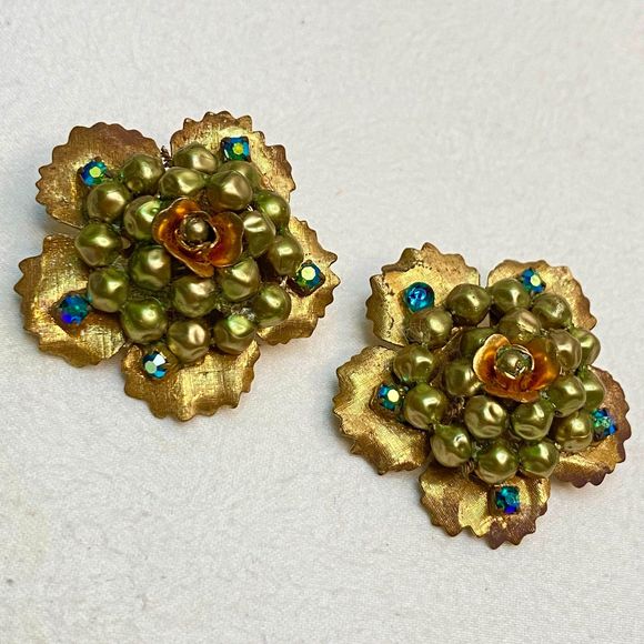 Flower Stud Earrings Gold Tone Cluster Beads Blue Green Rhinestones Clip Ons - Picture 1 of 11